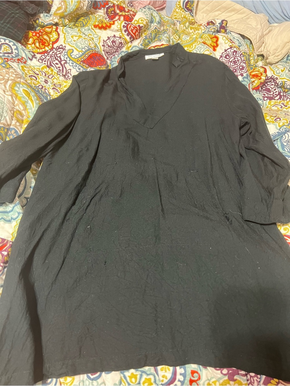 Lightweight Black V-Neck Tunic with Three-Quarter Sleeves